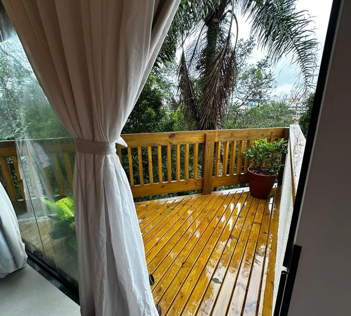 אורחן Bombinhas Guest House