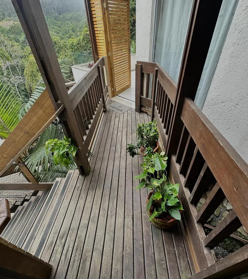 אורחן Bombinhas Guest House