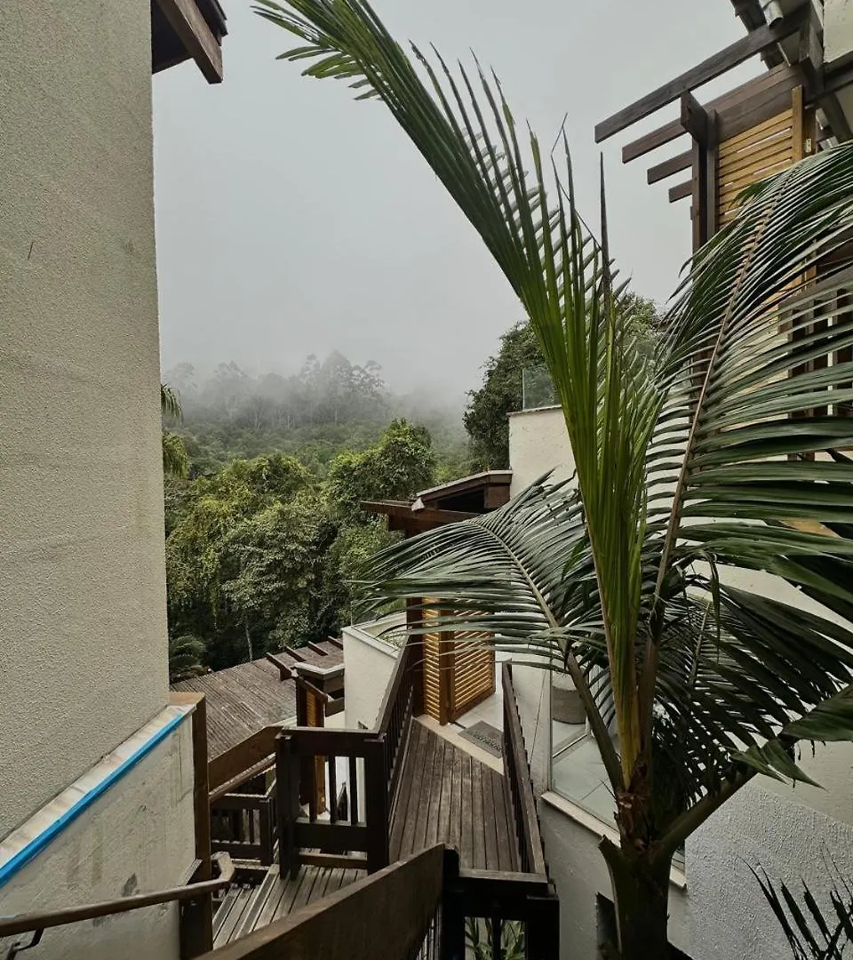 Bombinhas Guest House אורחן