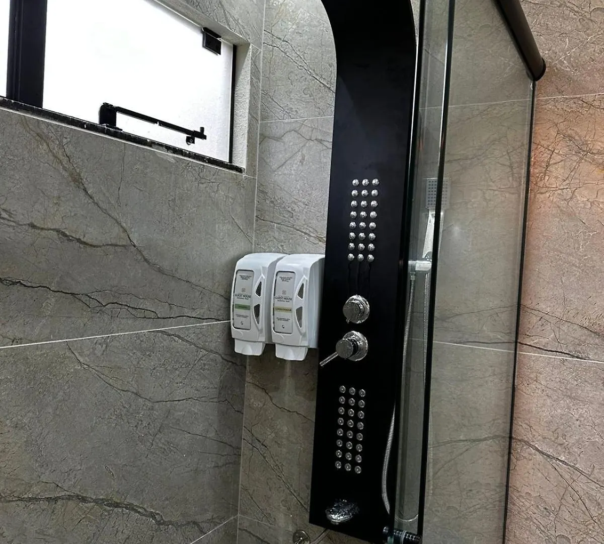 Inn Bombinhas Guest House