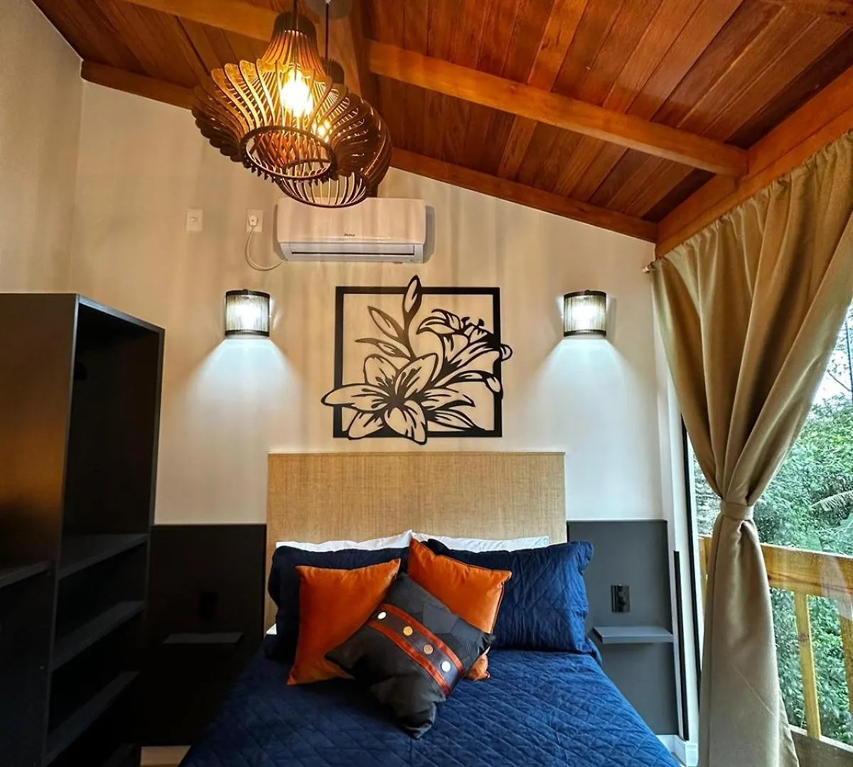 Bombinhas Guest House Inn