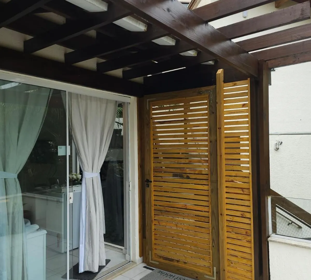 Bombinhas Guest House 3*,